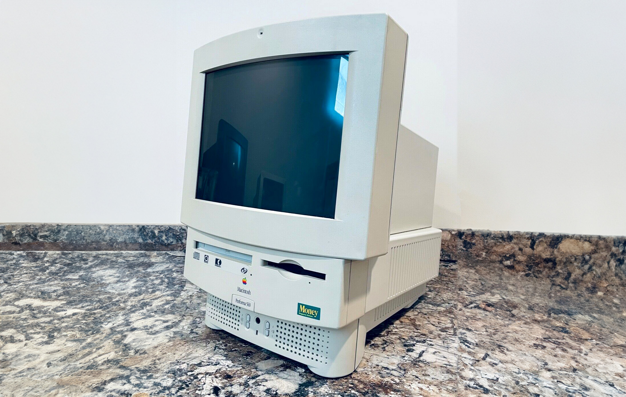 Macintosh Performa 560 Money Magazine Edition