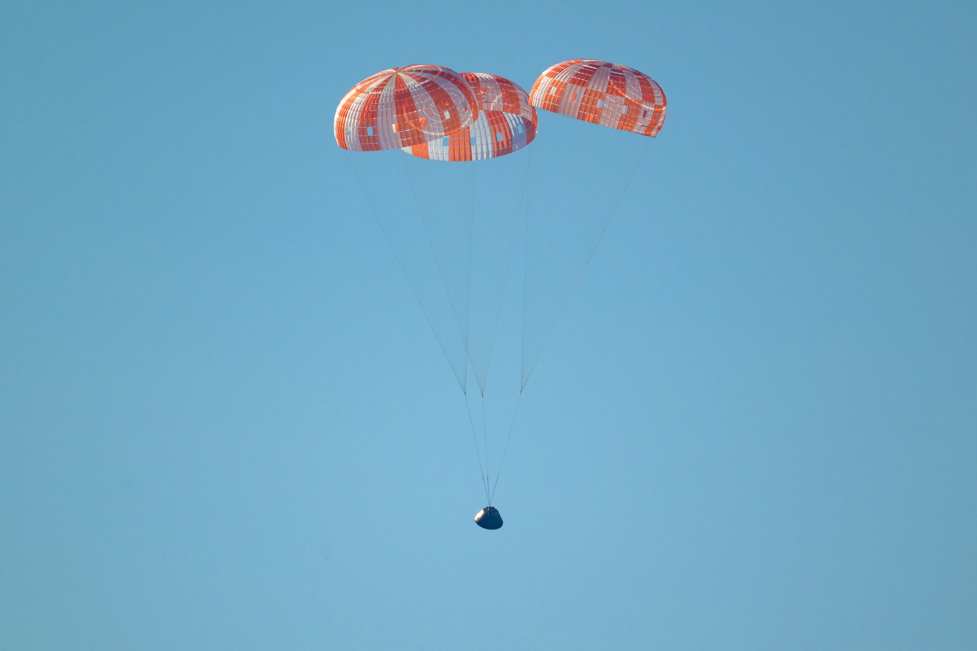 Artemis II under parachutes